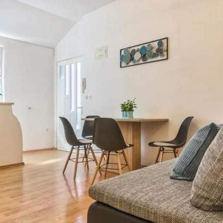 Apartman Zara Center Pula Exterior photo